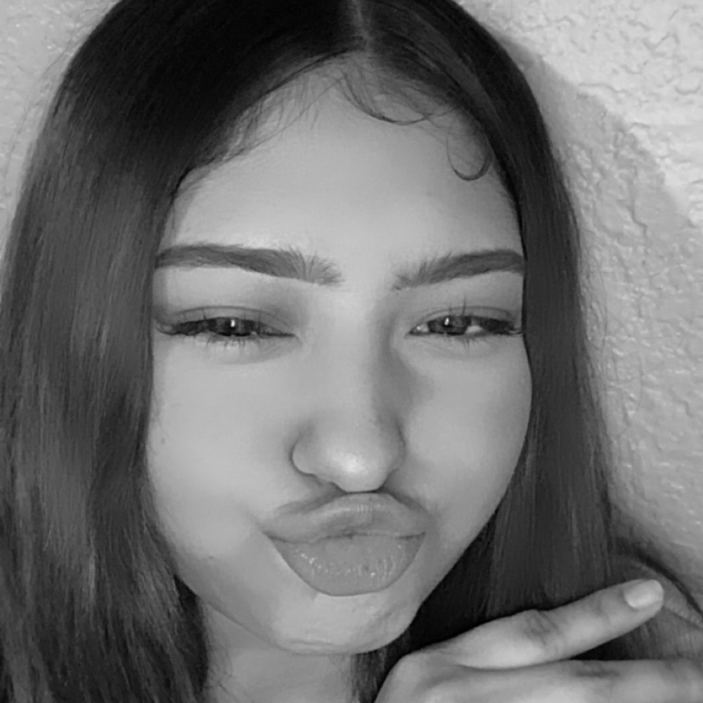 Meet your Posher, Cinthia